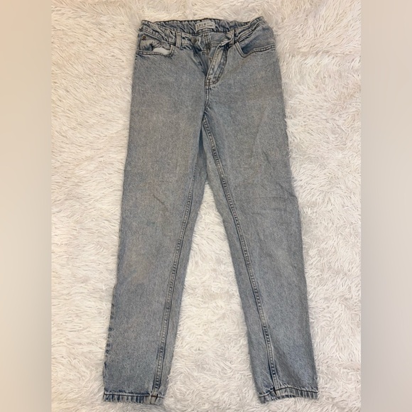 Light Wash Denim Jeans - Picture 3 of 3